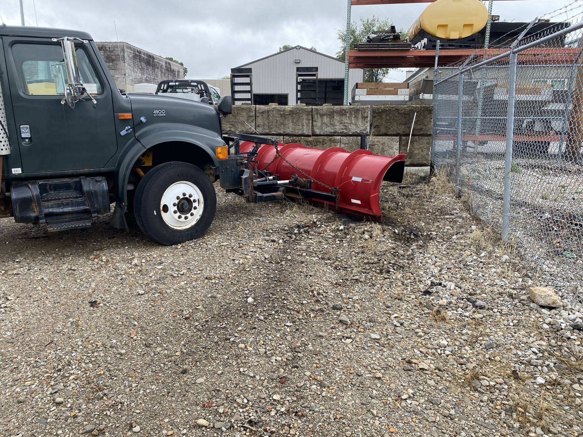 2000 INTERNATIONAL 4900 - Image 2